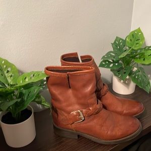 Gently used leather Steve Madden booties great condition size 10